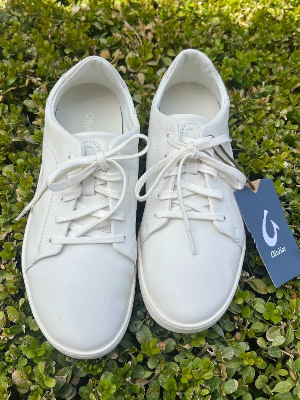 NWT OluKai -Pehuea Li Ili - Womens White Leather Sneakers - Size 10